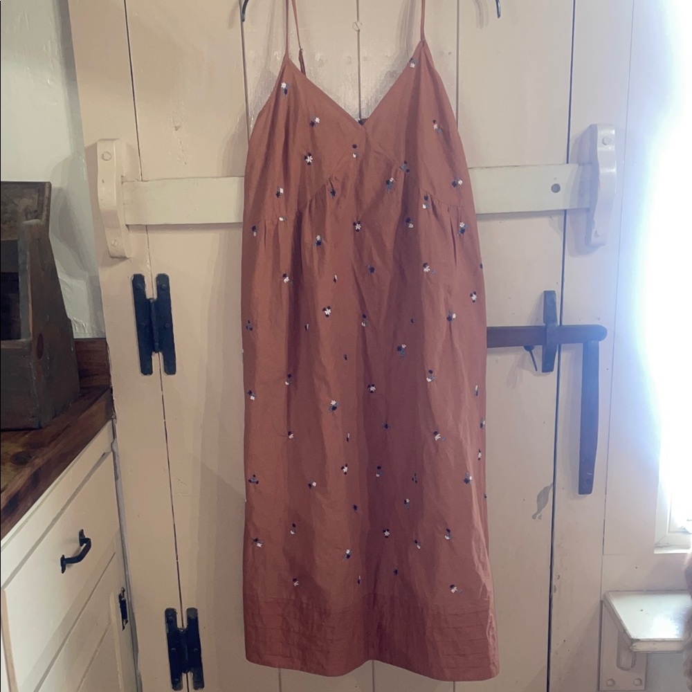 Elegant Rust Dress with Floral Embroidery, size medium, NWT